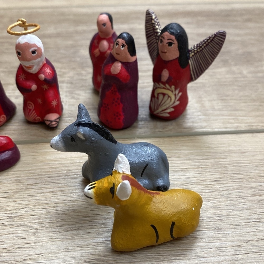 Hand Painted Mini Nativity - Picture 2 of 5
